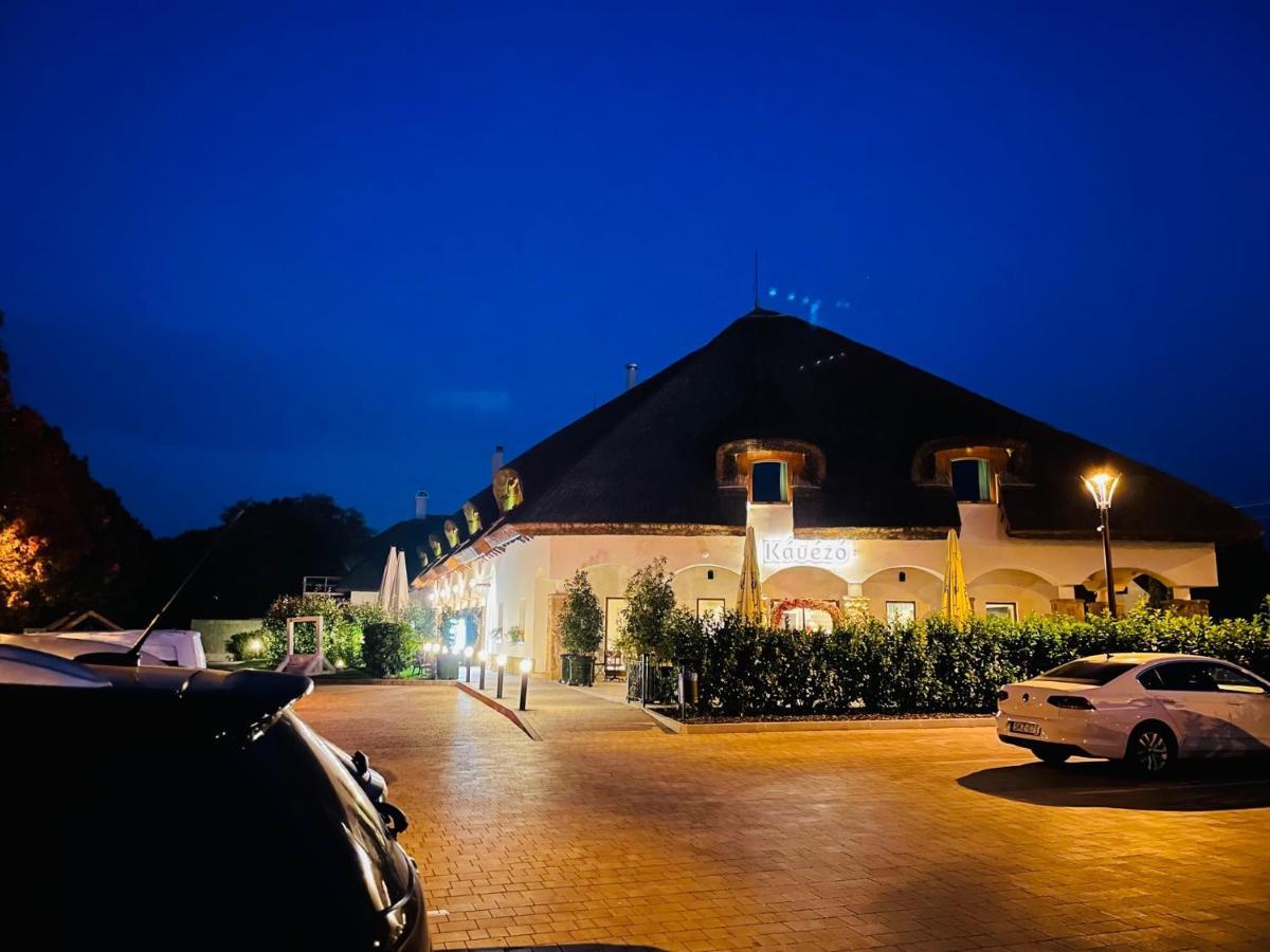 Öreg Halász Fogadó Tát Exterior foto